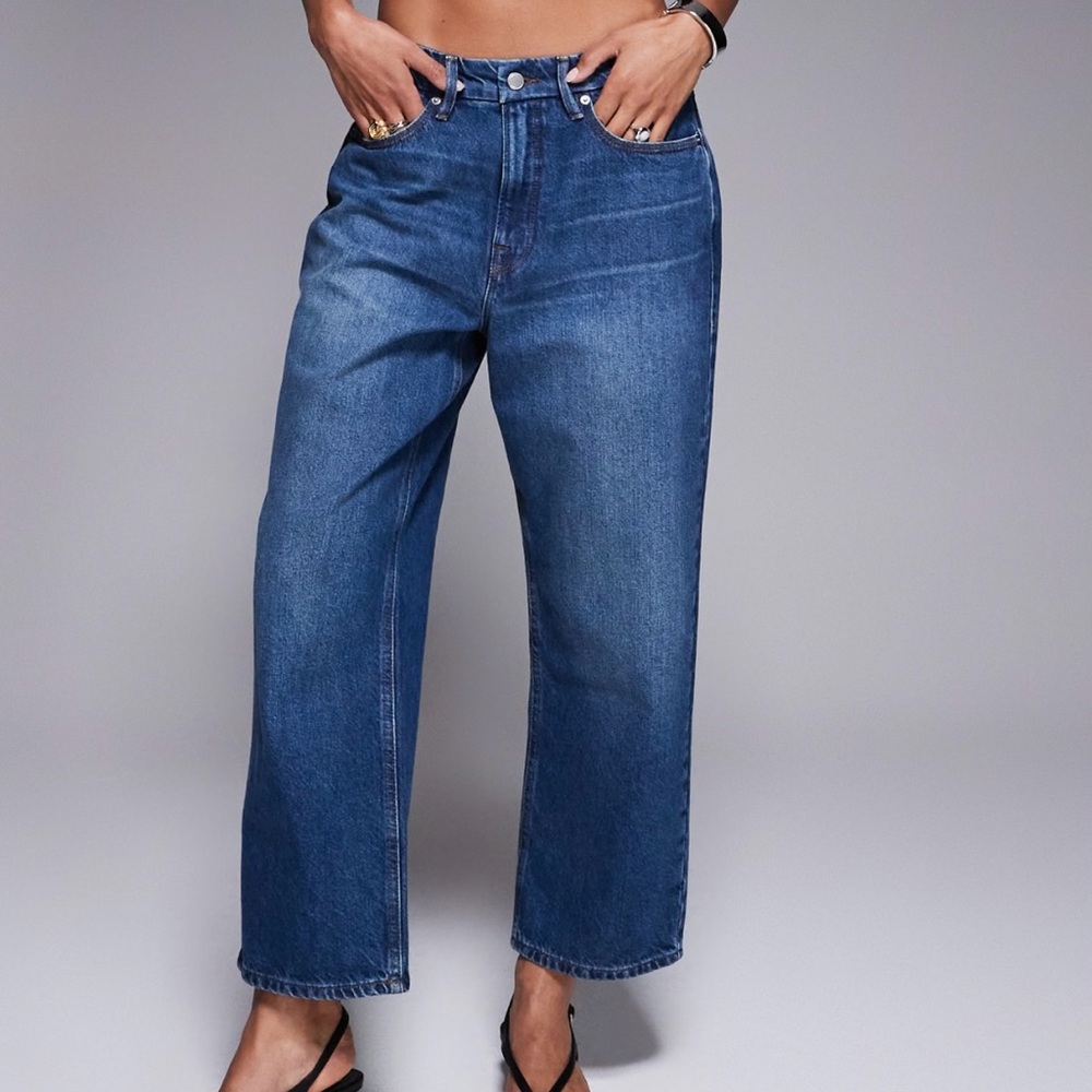 MAKE AN OFFER - GOOD AMERICAN 90s Straight Crop Jeans